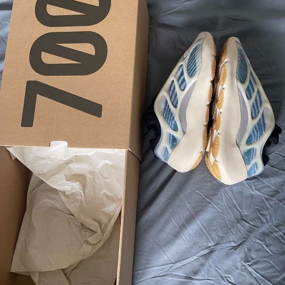 Yeezy 700 V3 kyanite - Picture 6 of 10